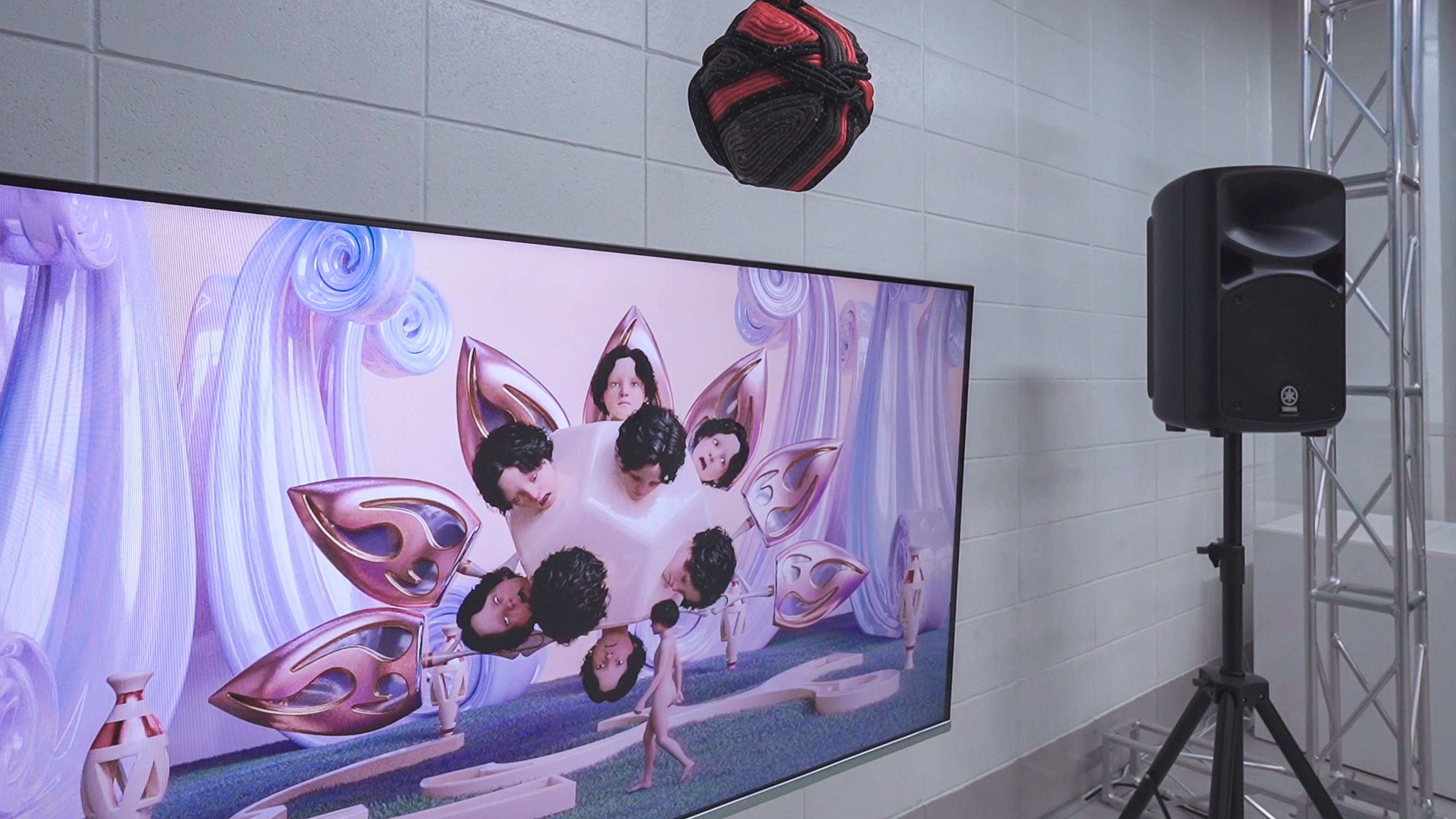 이미 당신도 전시의 일부 — 02